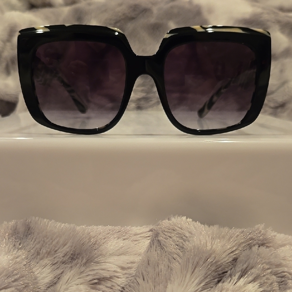 Dolce & Gabbana Black on Zebra Gray Gradient Sunglasses Brand New In Box - Picture 2 of 14